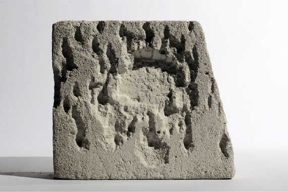 An autonomously produced robotic element based on traditional, region-specific stone carving techniques.